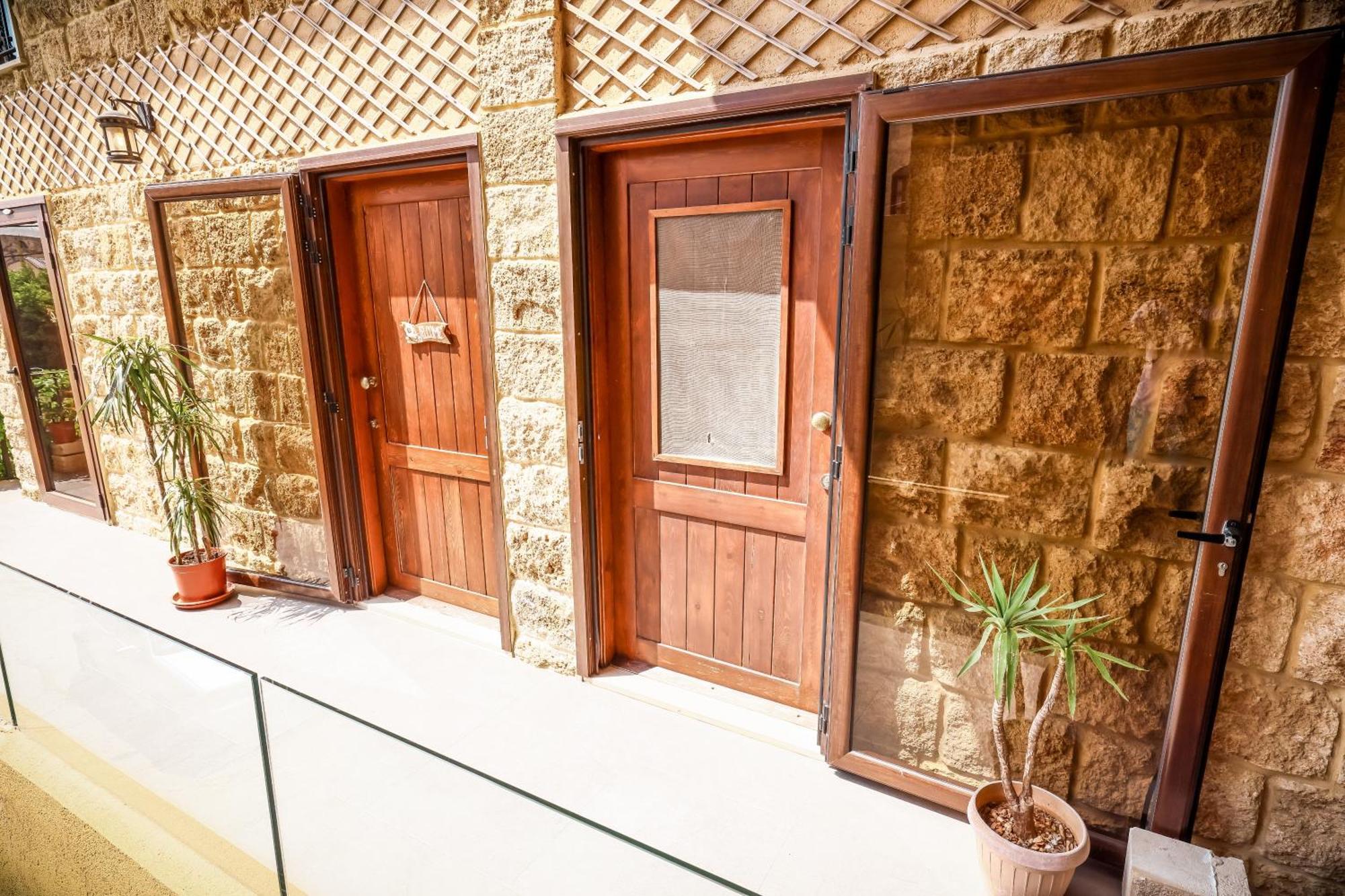 Old Town Guesthouses Batroûn Buitenkant foto